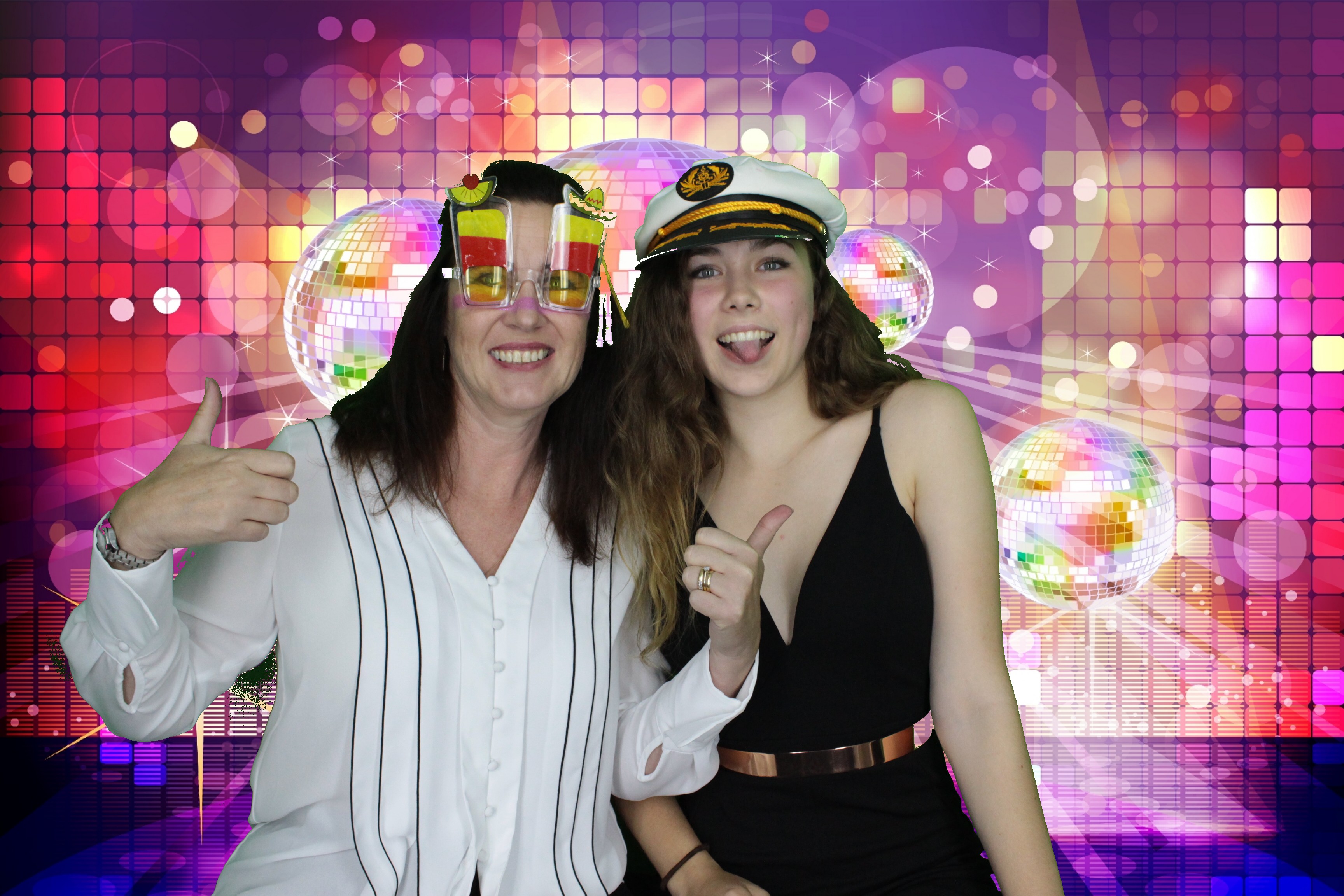 Simon's 50th Birthday | View more photos from the event at gallery.myphotoboothexperience.co.uk/u/MyPhotoBoothExperienceLtd/Simons-50th-Birthday